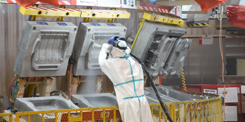 Food production and packaging cleaning by NYCryoTech – maintaining hygiene and efficiency in food facilities.