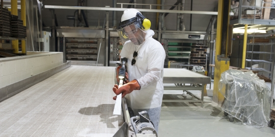 Bakery production facility cleaning with dry ice