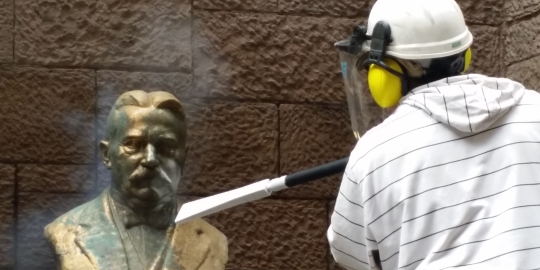 close-up of Mihajlo Pupin bust during restoration